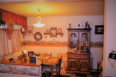 DINING AREA IS THE PERFECT SIZE FOR A COZY MEAL