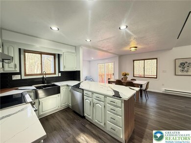 235 Stafford Dr, Bushkill, PA 18324 - photo 6