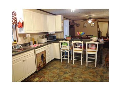 Kitchen. Eat in Kitchen with Abundance of Cabinets
