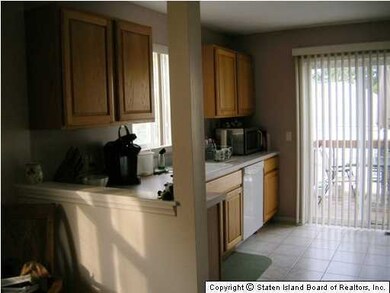 282 Lamport Blvd, Staten Island, NY 10305 - photo 6