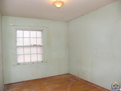 1817 SW Wayne Ave, Topeka, KS 66604 - photo 5