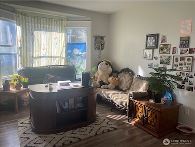 818 Wyoming St, Raymond, WA 98577 - photo 6