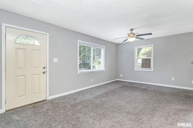 2007 W 70th St, Davenport, IA 52806 - photo 2