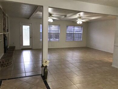 16450 Hibiscus Ln, Friendswood, TX 77546 - photo 2