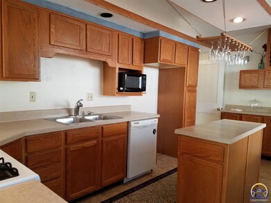 2040 SW Randolph Ave, Topeka, KS 66604 - photo 7