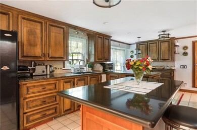 960 Pippin Orchard Rd, Cranston, RI 02921 - photo 4