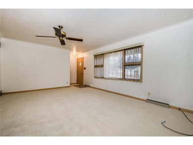 341 22nd St NW, Cedar Rapids, IA 52405 - photo 4