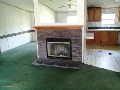 6-Living Room View of Fireplace