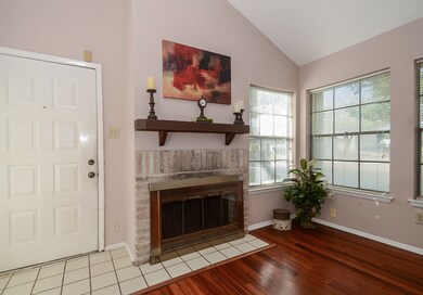 Open the door to this bright and happy townhome wi