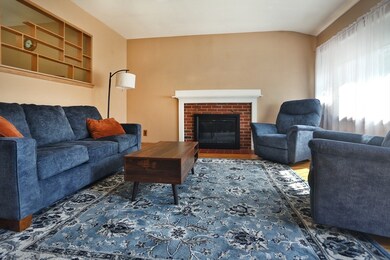 4 Hart Cir, Georgetown, MA 01833 - photo 4
