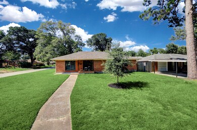 1050 W 30th St, Houston, TX 77018 - photo 3