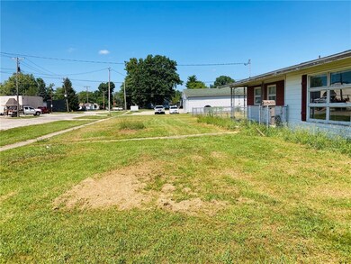 202 N Henrietta St, Effingham, IL 62401 - photo 7