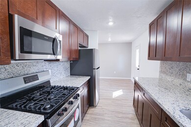 5805 Mackinaw St, Houston, TX 77053 - photo 6