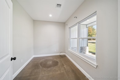 981 Elm Cir, Chouteau, OK 74337 - photo 7