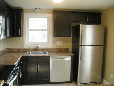 573 Daniel Webster Hwy, MerriMacK, NH 03054 - photo 3