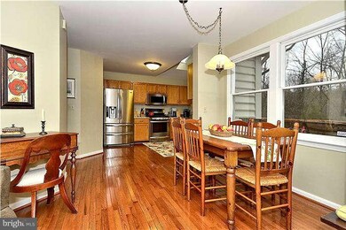 15462 Waters Creek Dr, Centreville, VA 20120 - photo 2