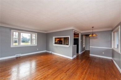 26199 Cranage Rd, Olmsted Falls, OH 44138 - photo 3