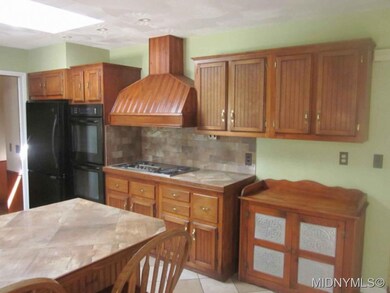 Attractive kitchen/Double oven