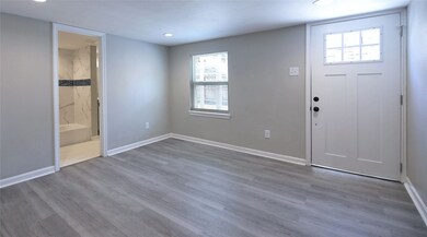 1308 Enid St unit 3, Houston, TX 77009 - photo 4