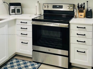 Hollybrook Golf and Tennis Club unit 103, Pembroke Pines, FL 33025 - photo 3