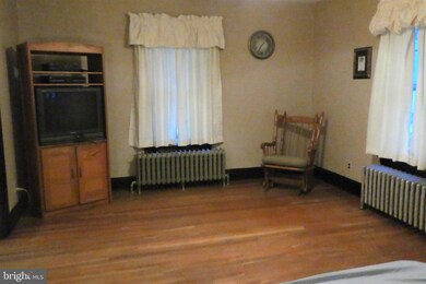 46 N Queen St, Littlestown, PA 17340 - photo 4