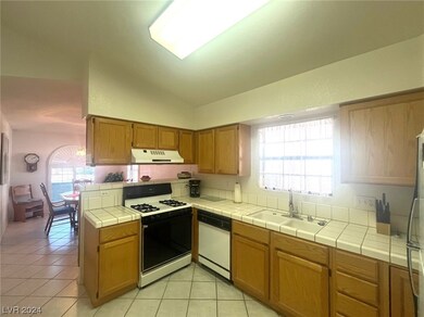 ~GREAT USE OF SPACE FOR YOU TO PREP AND SERVE~WHIT
