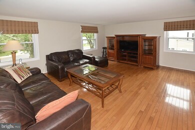 4206 Minstrell Ln, Fairfax, VA 22033 - photo 3