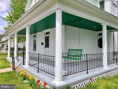 407 N Mildred St, Charles Town, WV 25414 - photo 2