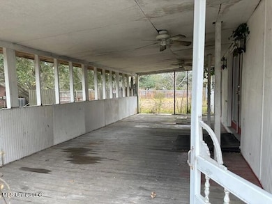 20282 Daugherty porch