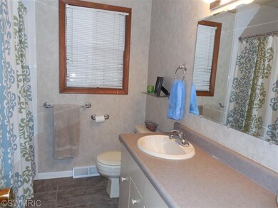 1460 Benjamin Ave NE, Grand Rapids, MI 49505 - photo 5