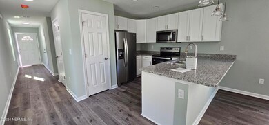 1247 Pangola Dr, Jacksonville, FL 32205 - photo 3