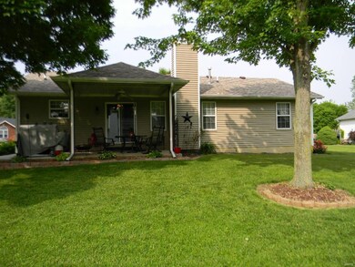 812 Woodland Dr, Maryville, IL 62062 - photo 5