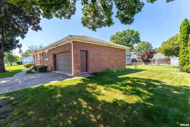 1932 W 36th St, Davenport, IA 52806 - photo 4