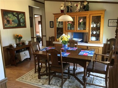 A very clean formal dining room!