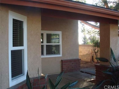 SIDE YARD PATIO