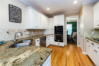 Granite counters, new refrigerator, new Jennair wa