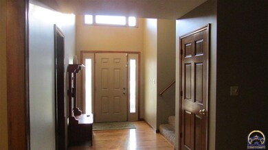 3714 SW Lincolnshire Rd, Topeka, KS 66610 - photo 2