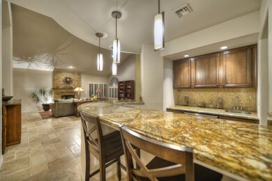007_Living-Wet Bar