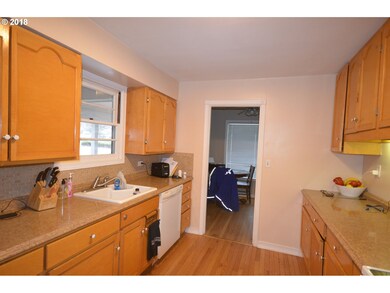 909 W 9th St, the Dalles, OR 97058 - photo 7