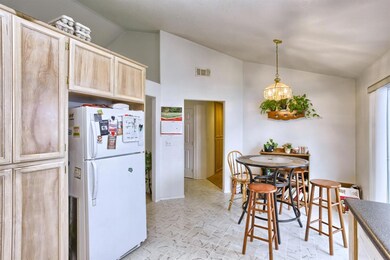 1400 Vista Dr, Central Point, OR 97502 - photo 5