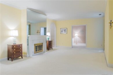 Large open living space....many possibilities!