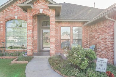804 Oak Creek Dr, Moore, OK 73160 - photo 2