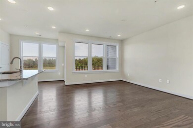 13367 Launders St, Herndon, VA 20171 - photo 5