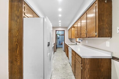 110 W Maple St, Nixa, MO 65714 - photo 7