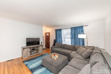 2943 Marshall St, Ann Arbor, MI 48108 - photo 5