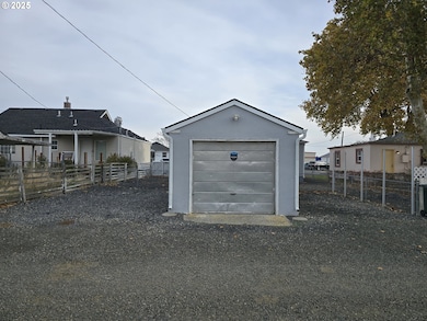 210 SW 3rd St, Hermiston, OR 97838 - photo 7