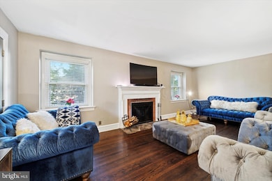 559 Broadview Rd, Upper Darby, PA 19082 - photo 2