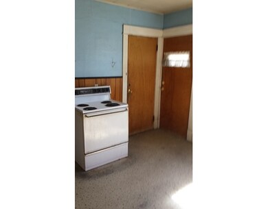 75 Hanover St, West Springfield, MA 01089 - photo 5