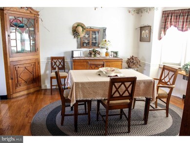 1431 Maple St, Bethlehem, PA 18018 - photo 2