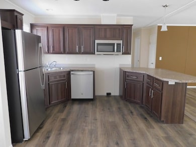 38108 Vinson Ave, Zephyrhills, FL 33542 - photo 7